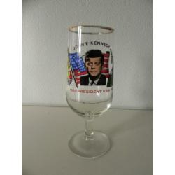 John F. Kennedy herdenkingsglas op voet
