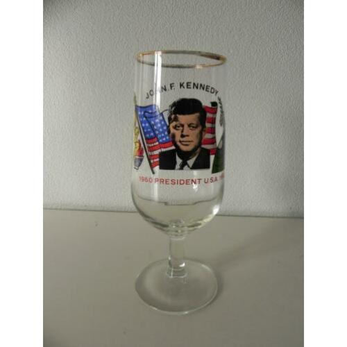 John F. Kennedy herdenkingsglas op voet