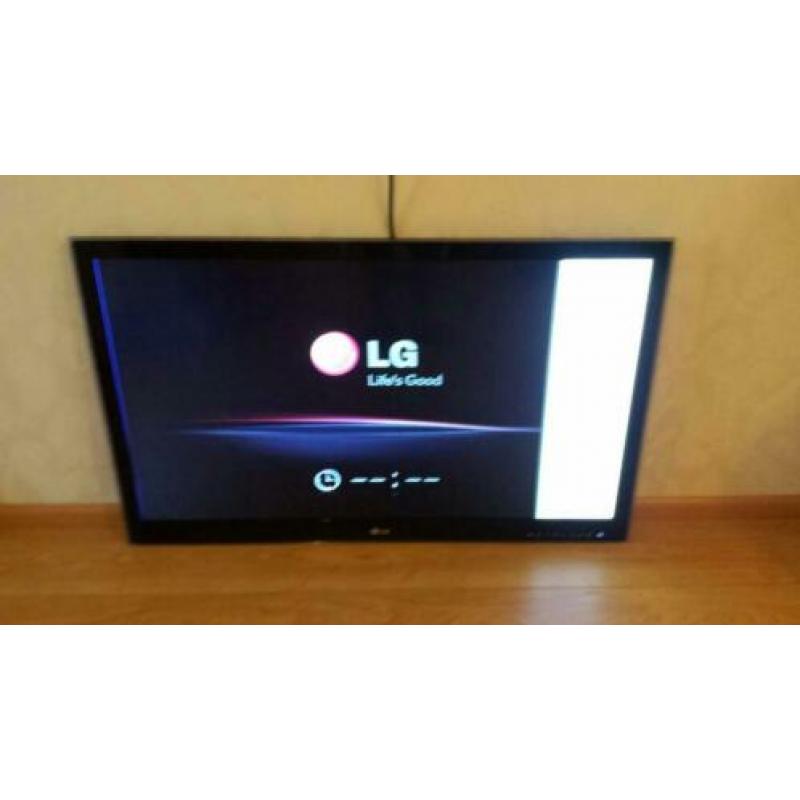 LG televisie 42 inch witte balk rechts.