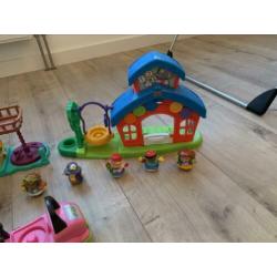 Set van Little People, kermis, met heel veel poppetjes!