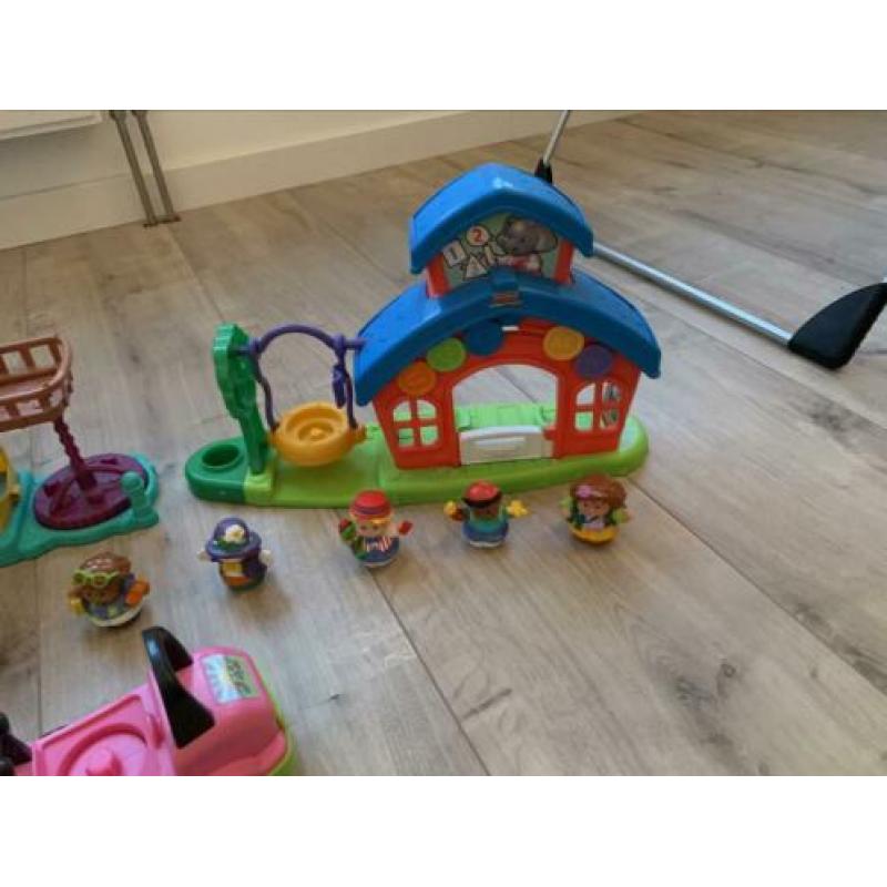 Set van Little People, kermis, met heel veel poppetjes!