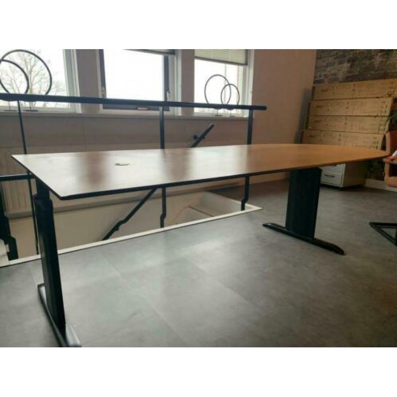 Prachtig super stevig bureau 240 x 120