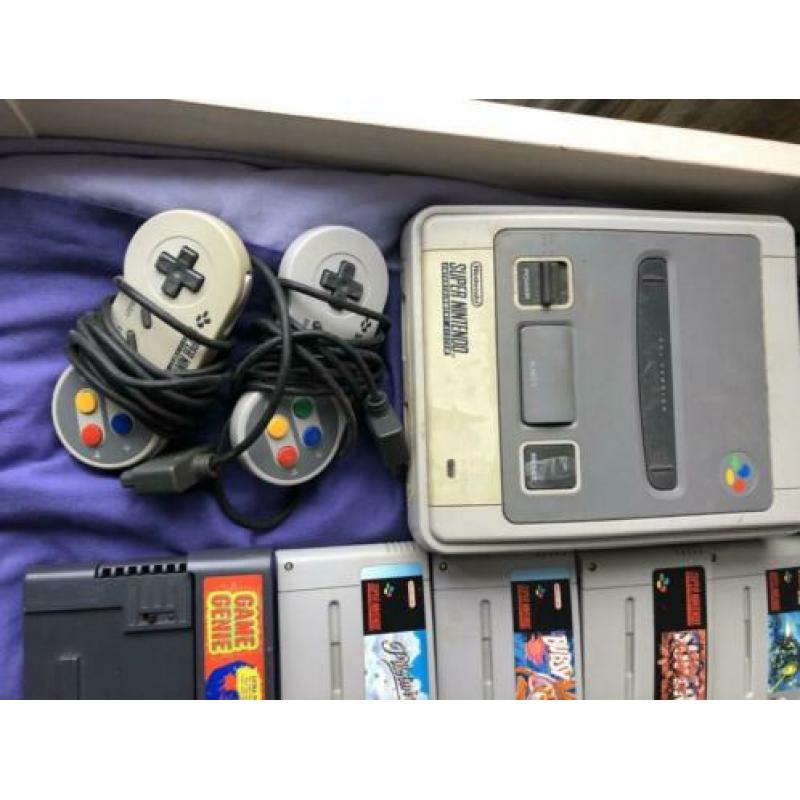 Super Nintendo met 13 games en controllers