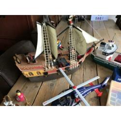 Veel Playmobil (o.a. piratenschip, vrachtschip, ladderwagen)