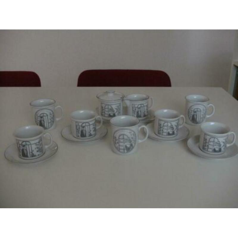 Douwe Egberts-Monaco servies-4 Kop/S+4 Bekers+Roomstelletje