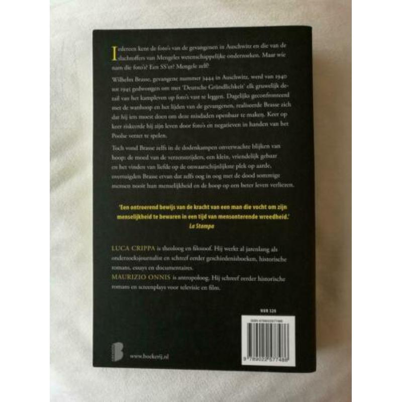 Oorlogsroman "De fotograaf van Auschwitz". In prima staat.