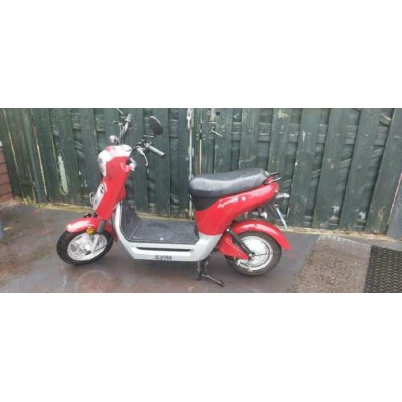 Sym symmetry, elektrische snor scooter