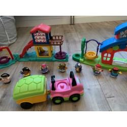 Set van Little People, kermis, met heel veel poppetjes!