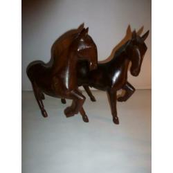 2 houten paarden