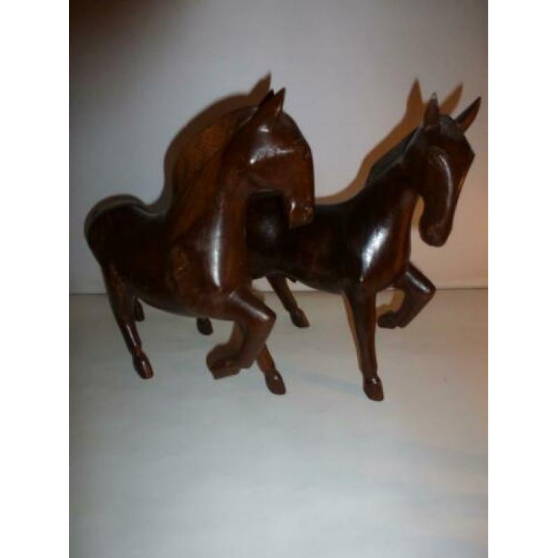 2 houten paarden