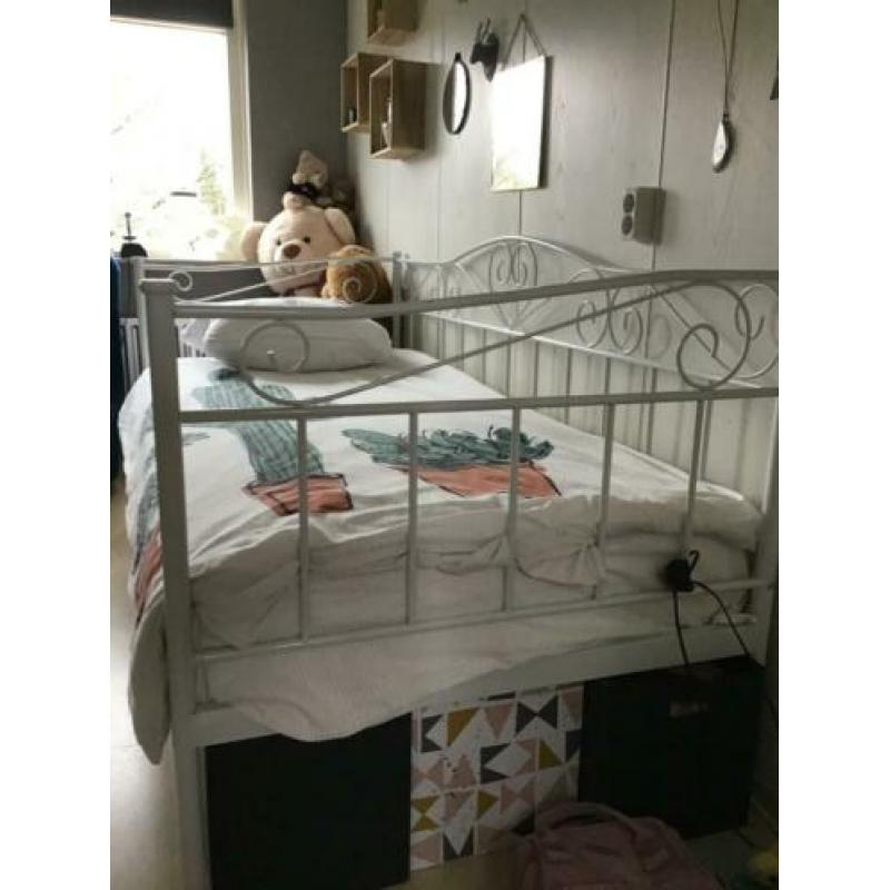 Brocant ijzeren “kinder”bed