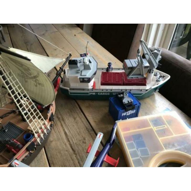 Veel Playmobil (o.a. piratenschip, vrachtschip, ladderwagen)