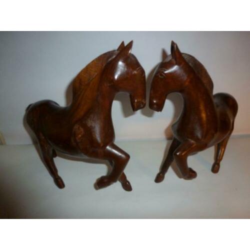 2 houten paarden