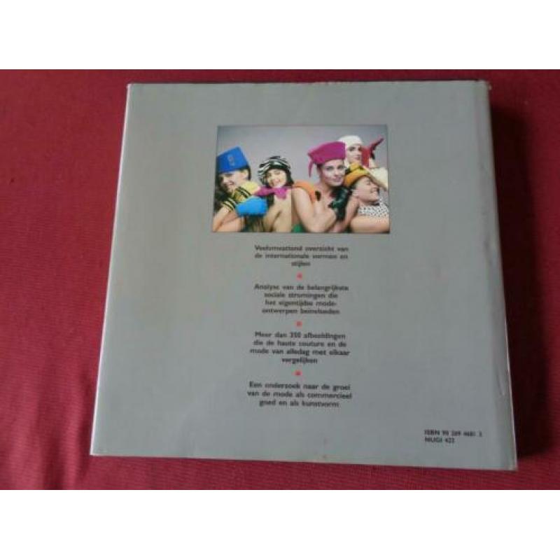 MODE bronnenboek - Amy de la Haye