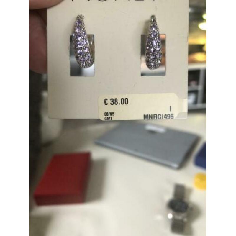 ketting met bijpassende oorbellen van het merk Monet