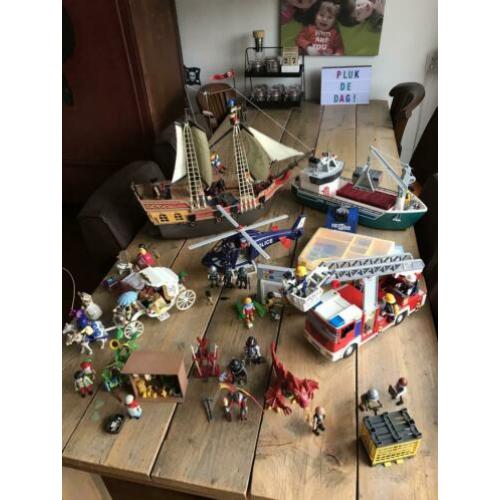 Veel Playmobil (o.a. piratenschip, vrachtschip, ladderwagen)