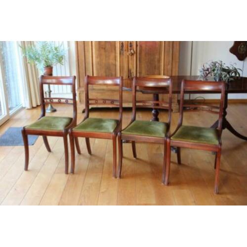 4 eetkamer stoelen i.z.g.s.