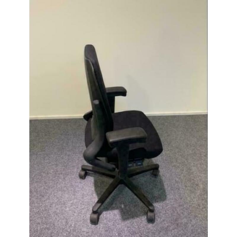 Ahrend 230 / Nieuwe stof / Refurbished