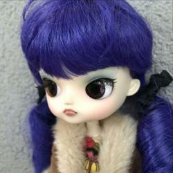 Leuke Pullip bjd doll met paars lang haar - cute en brutaal