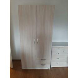 Complete slaapkamer. Artikelen ook los te kopen.