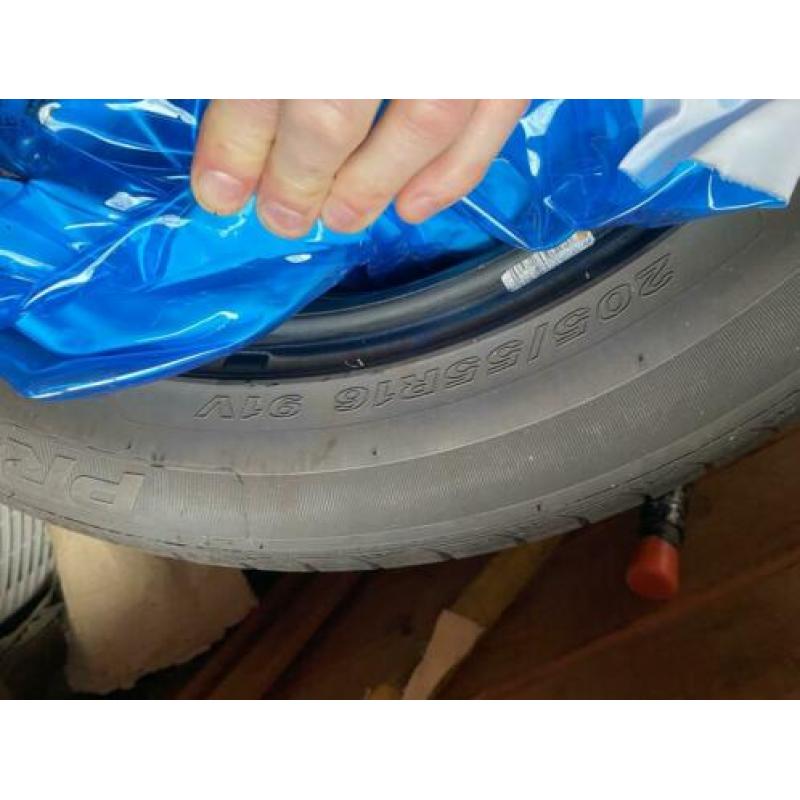 Vier zomerbanden Prestivo 205/55 R16 91V PV-S1