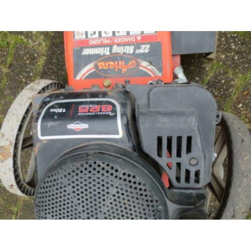 Ariens 22 inch string trimmer - vastgelopen