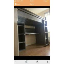 Steigerhout hoogslaper met bureau en kast €600 z.g.a.n.