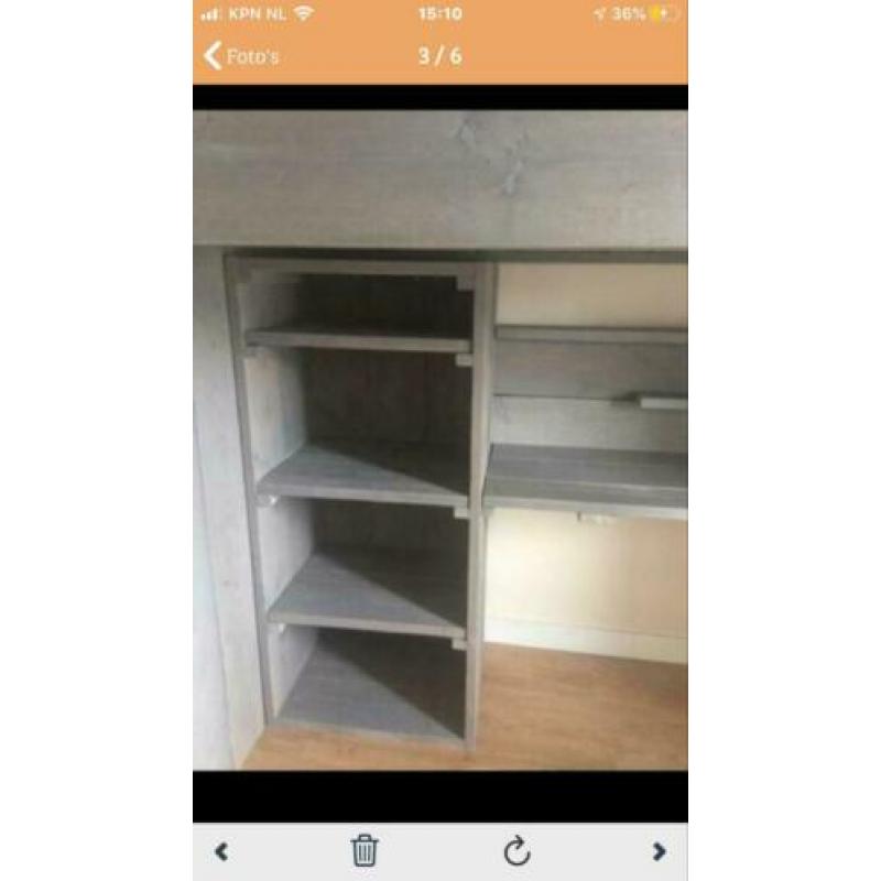 Steigerhout hoogslaper met bureau en kast €600 z.g.a.n.