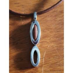 FOSSIL ketting met stalen FOSSIL hanger met steentjes !!!