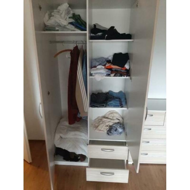 Complete slaapkamer. Artikelen ook los te kopen.