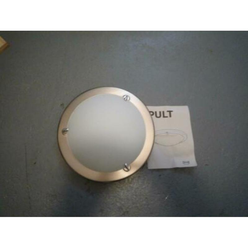 2 plafond lampen nog nieuw in de doos