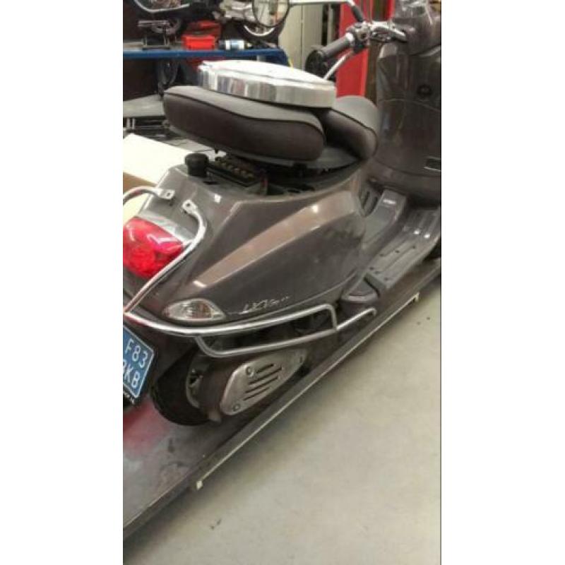 Zeldzame opknap Roma Vespa LXV Snor 4T 2013!!!!