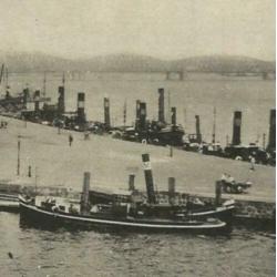 Rotterdam heel veel sleepboten Boompjes e.o. kiosken 1938