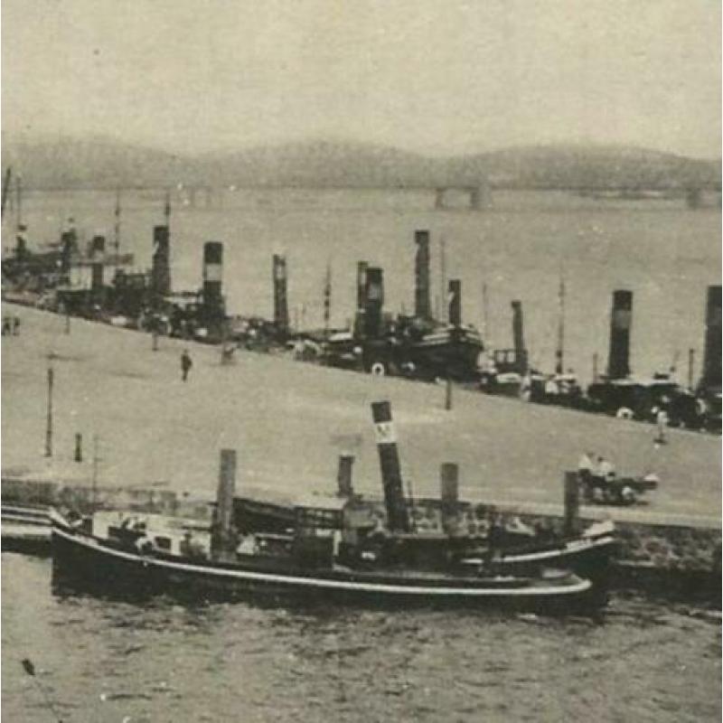 Rotterdam heel veel sleepboten Boompjes e.o. kiosken 1938
