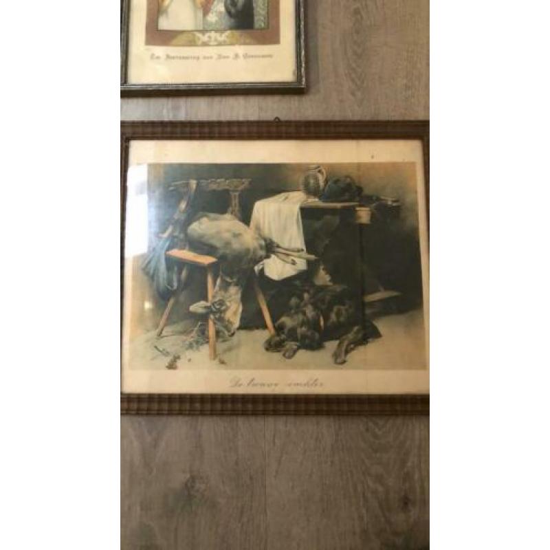Oude schilderijlijsten met afbeeldingen