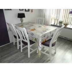 eettafel met 4 stoelen