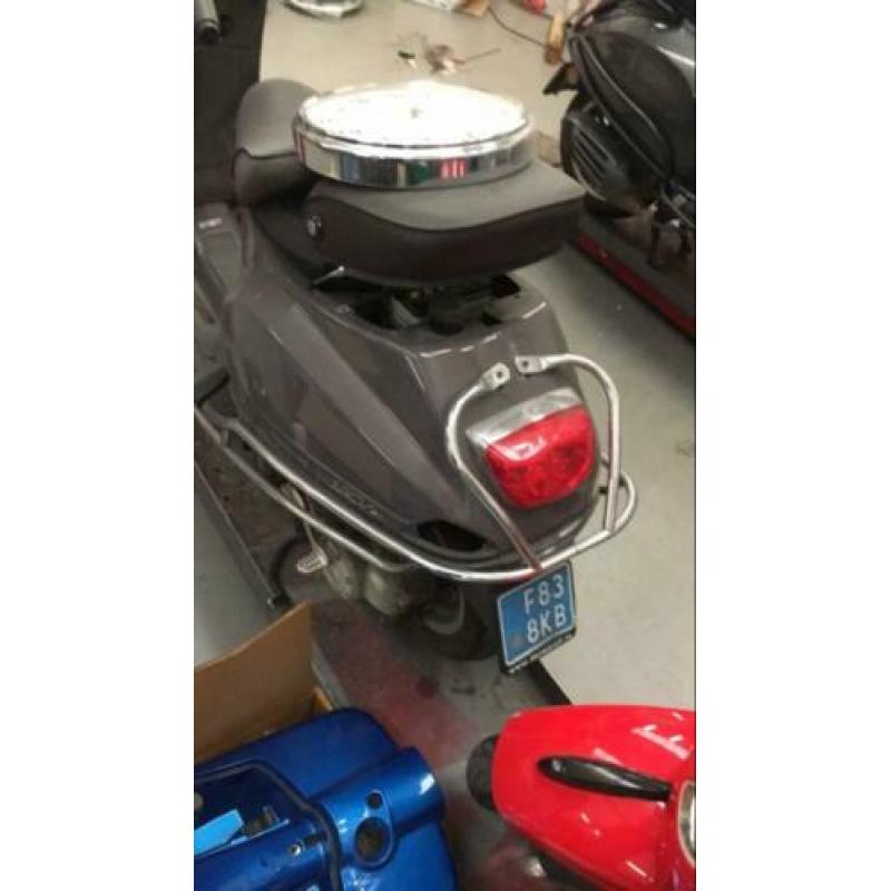 Zeldzame opknap Roma Vespa LXV Snor 4T 2013!!!!