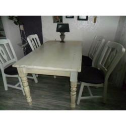 eettafel met 4 stoelen