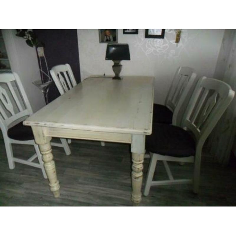 eettafel met 4 stoelen
