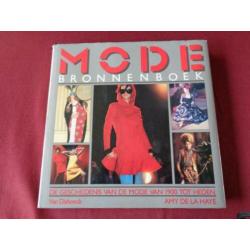 MODE bronnenboek - Amy de la Haye