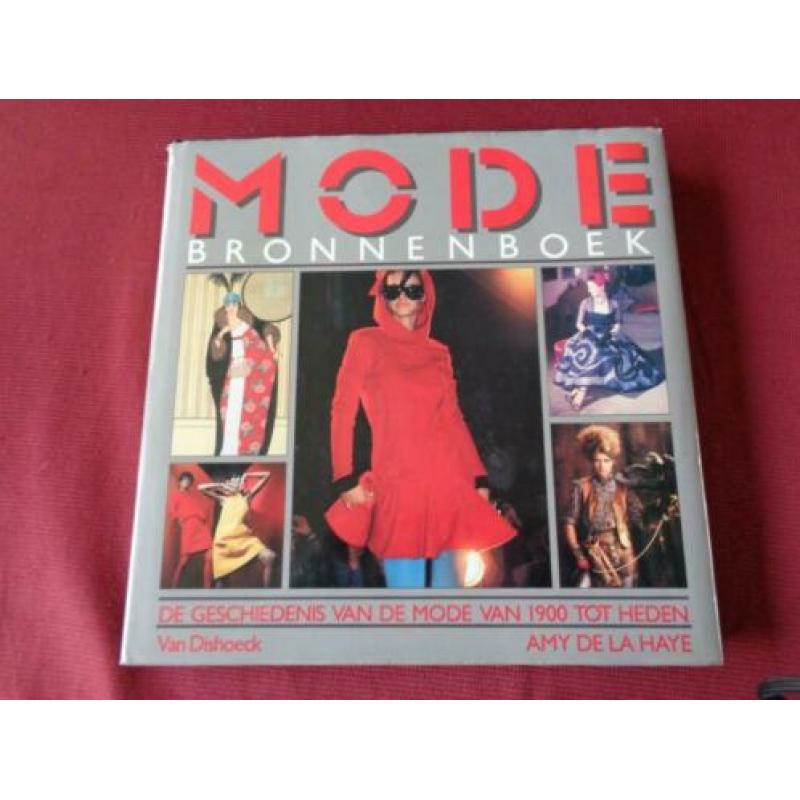 MODE bronnenboek - Amy de la Haye