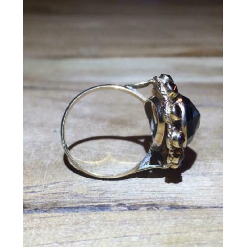 Gouden ring 14 krt met granaten