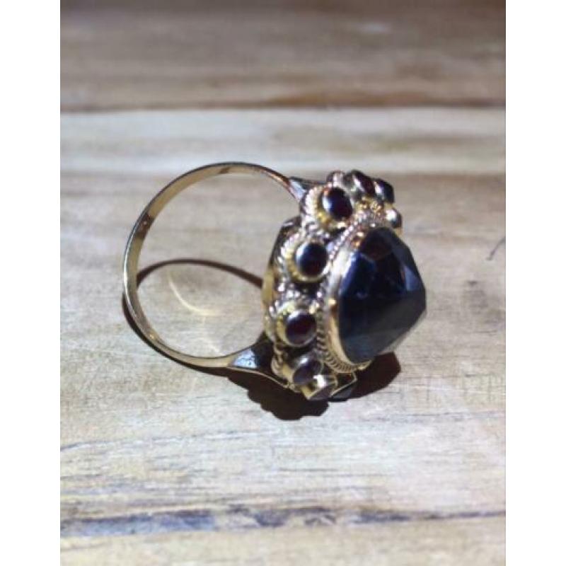Gouden ring 14 krt met granaten