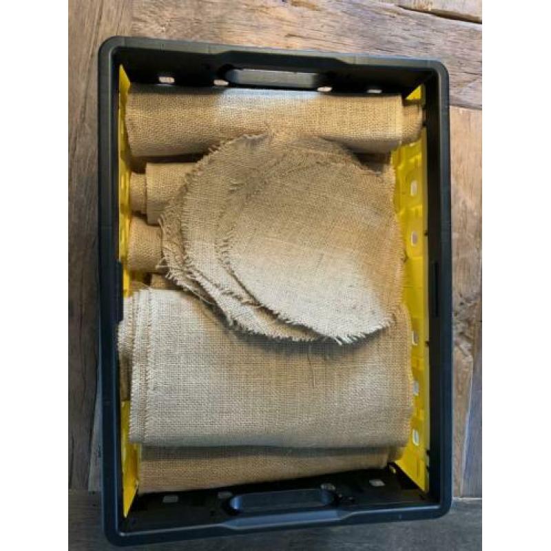 Kratje jute tafellopers bruiloft deco versiering decoratie