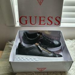quess sneakers maat 38!