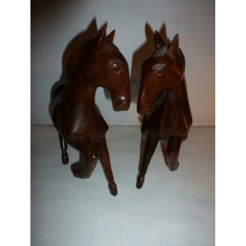 2 houten paarden