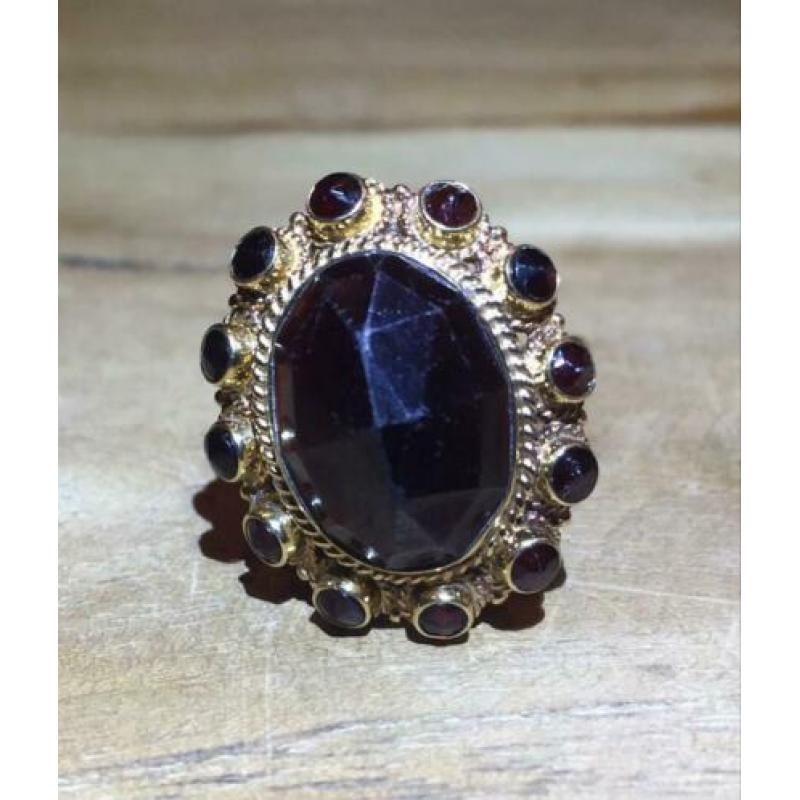 Gouden ring 14 krt met granaten