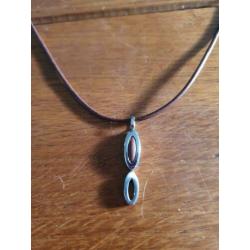 FOSSIL ketting met stalen FOSSIL hanger met steentjes !!!