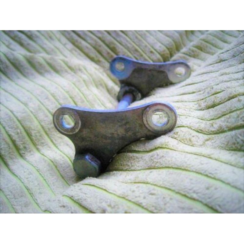 KTM LC4 motorophang bracket motorsteun blokbeugel