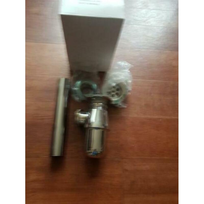 choom sifon nieuw €20,00 5/4 inch.Diameter afvoergat: 40 mm